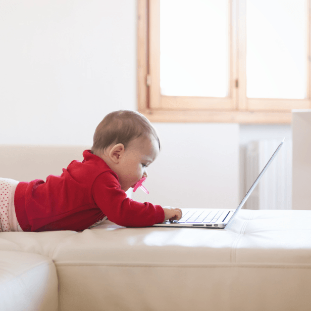 Screen Time Recommendations For Babies – Should My Baby Be Watching Screens?